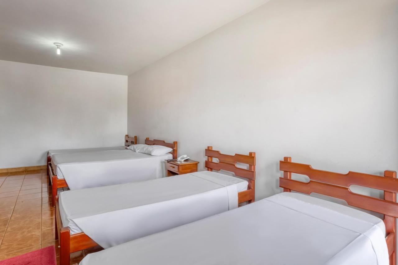 Hotel Aguia Morrinhos  Екстер'єр фото